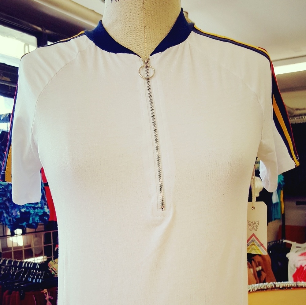 O zipper tee shirt